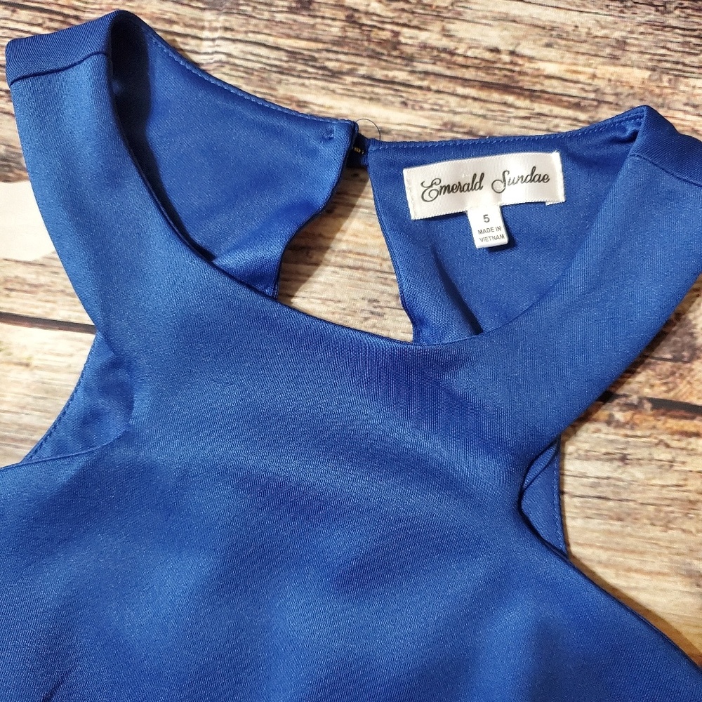 Dress - Picture 7 of 7